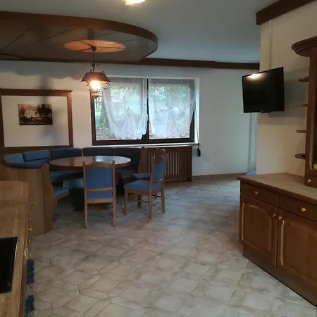 아파트 Apartmenthaus